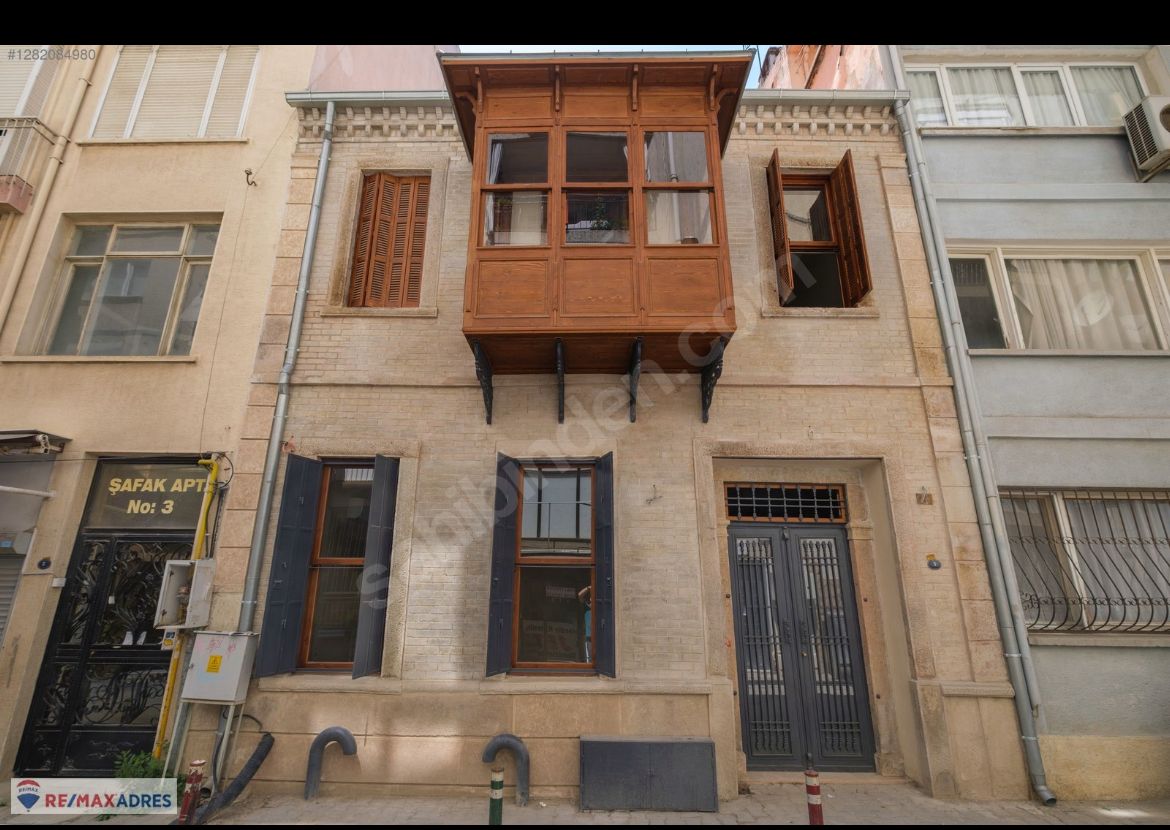 KARŞIYAKA KÖŞK
